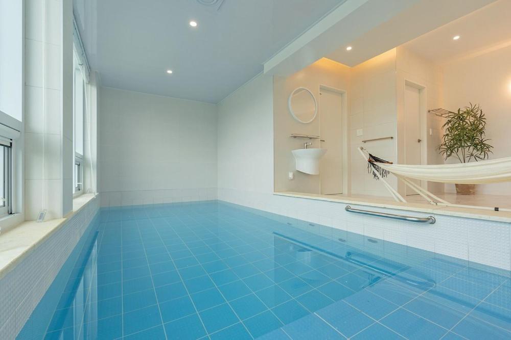 Private Gangneung Pool Villa Екстериор снимка