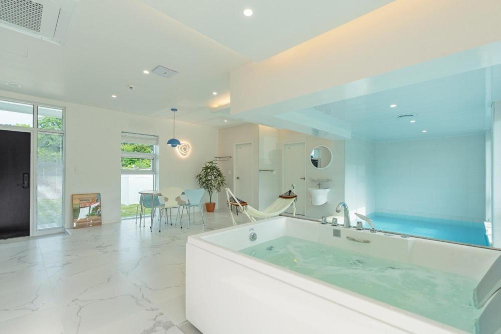 Private Gangneung Pool Villa Екстериор снимка