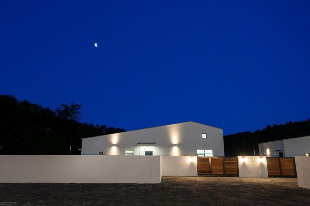 Private Gangneung Pool Villa Екстериор снимка