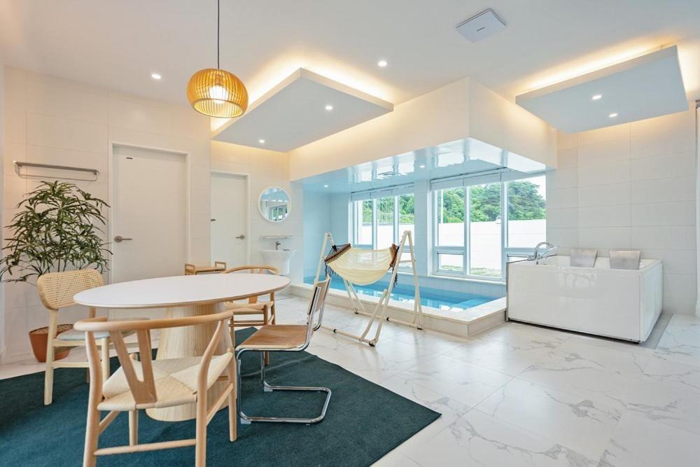 Private Gangneung Pool Villa Екстериор снимка