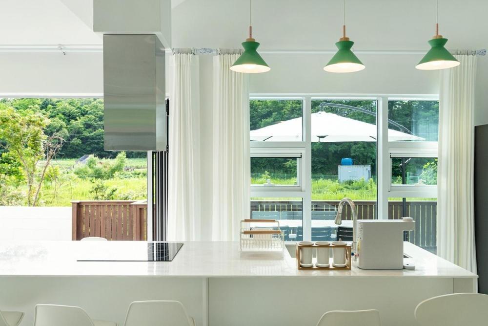 Private Gangneung Pool Villa Екстериор снимка