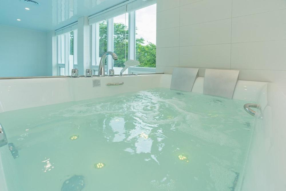 Private Gangneung Pool Villa Екстериор снимка